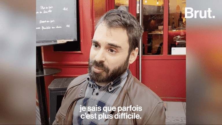 VIDEO.  The difficulty of taking Parisian transport for people in wheelchairs