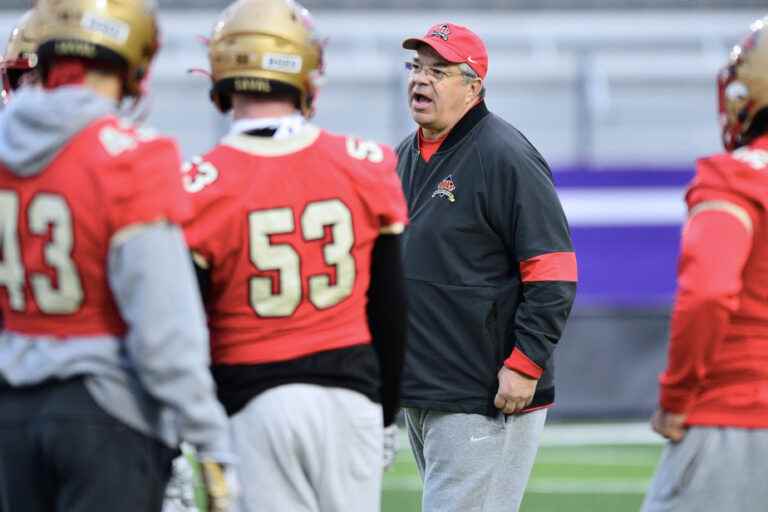 Vanier Cup |  The Rouge et Or and the Huskies make their final preparations