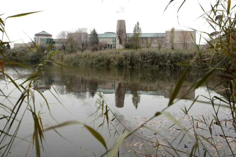 Work at the Longueuil wastewater treatment center |  5.5 million liters of wastewater dumped into the river