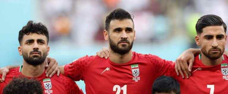 World: the eleven Iranian players refrain from singing their anthem