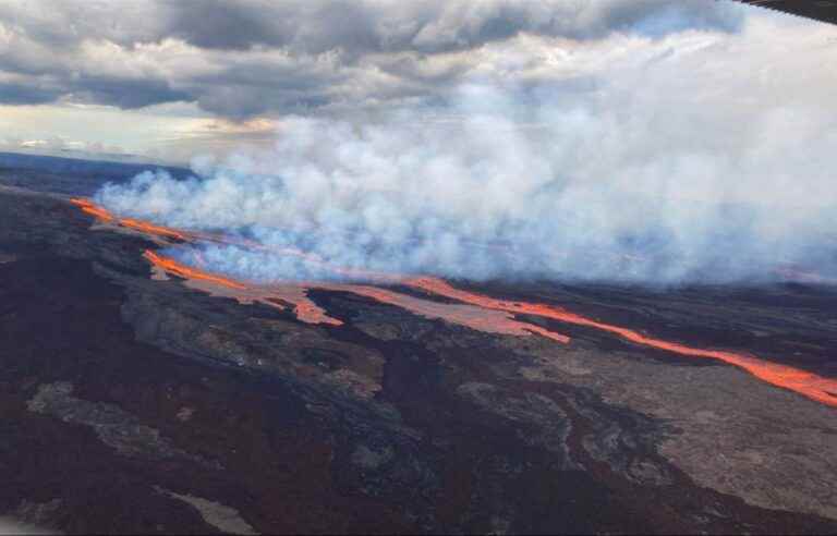 World’s largest active volcano, Mauna Loa, erupts in Hawaii