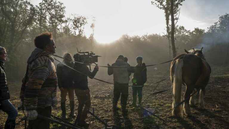 Yannick Noah, Michaël Youn and Valérie Bonneton, filming in Yonne for a film by Nicolas Vanier