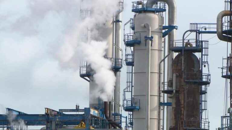 aid to reduce the carbon footprint of manufacturers