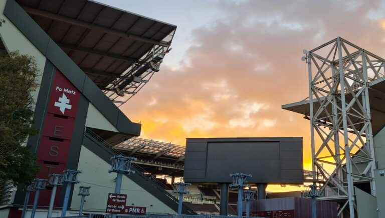 an ephemeral bar with a giant screen at the Saint-Symphorien stadium in Metz