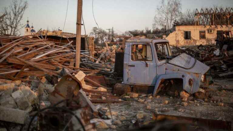 at least five dead in a Russian strike on a building in Mykolaiv, in the south of the country