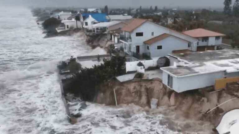 despite the hurricanes, the inhabitants want to stay on the coast