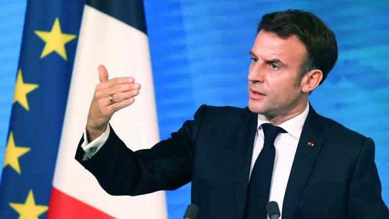 follow Emmanuel Macron’s speech on France’s new strategic review