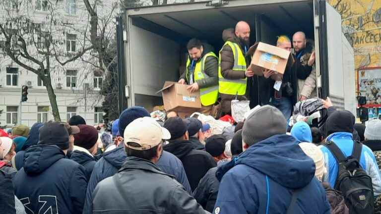 in Kherson, daily distributions of food and warm clothes to recover from the Russian occupation