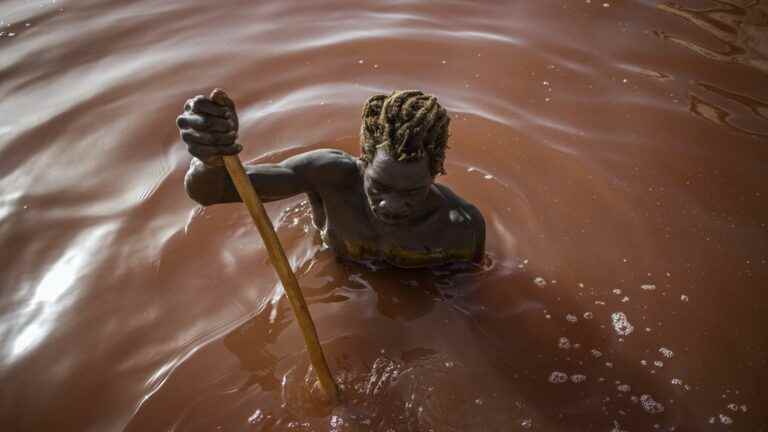 in Senegal, Lac Rose loses its exceptional color