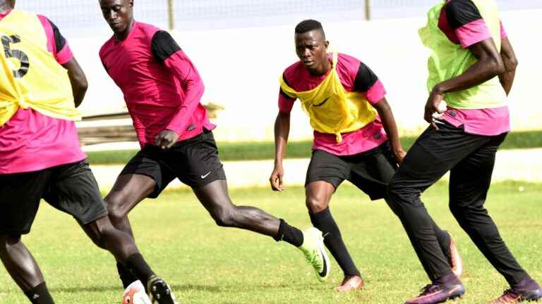 in Senegal, young people from the Génération Foot academy dream of Europe