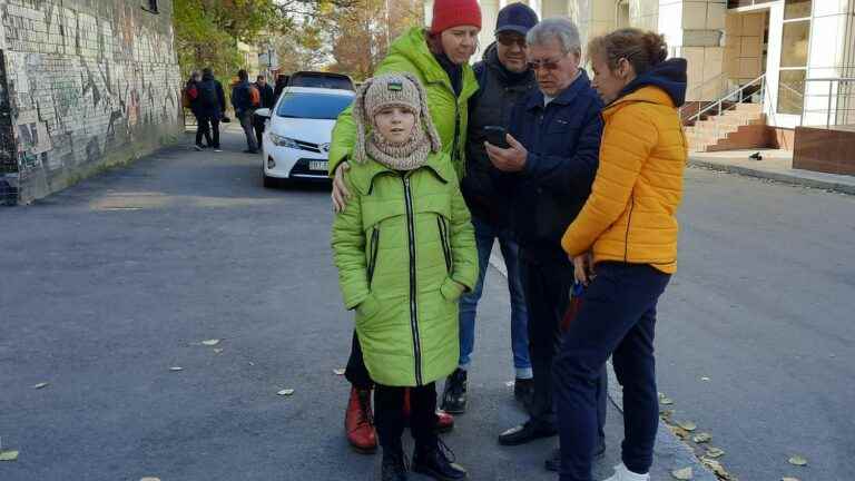 in liberated Kherson, Ukrainians have to deal with power or network problems