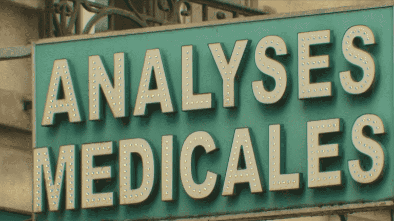 medical analysis laboratories on strike