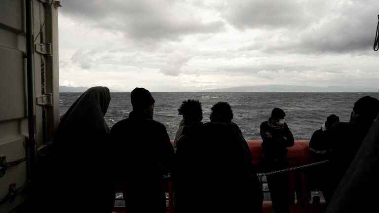 several hundred migrants are still stranded at sea, notably on board the “Ocean Viking”