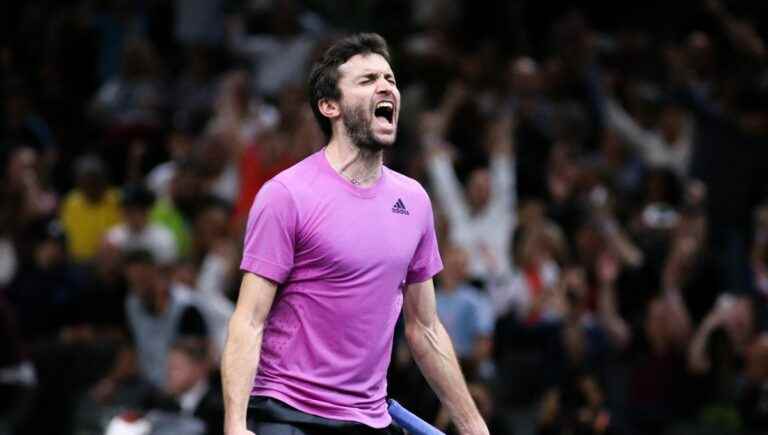 the French Gilles Simon and Corentin Moutet qualified for the round of 16