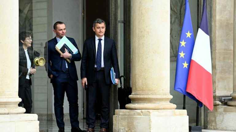 this handwritten letter from Gérald Darmanin and Olivier Dussopt to all the group presidents of the National Assembly and the Senate