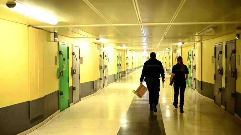 the number of detainees in France reaches an all-time high in November, with 72,809 people behind bars