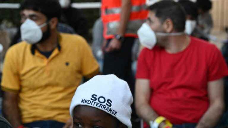 two weeks after their landing in Toulon, the delicate management of migrants from the “Ocean Viking”