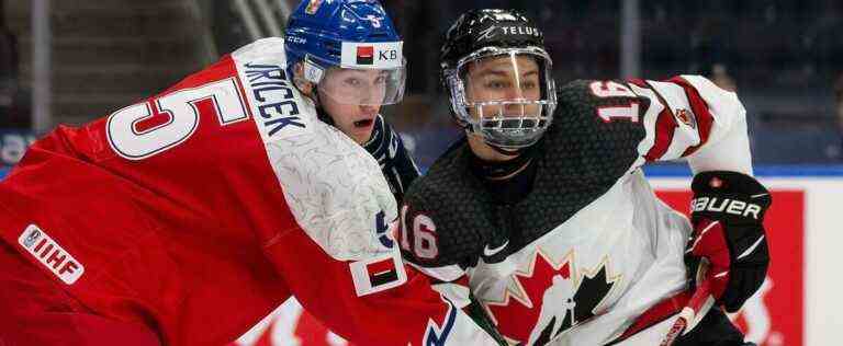 A Czech ready for the World Juniors … without his equipment