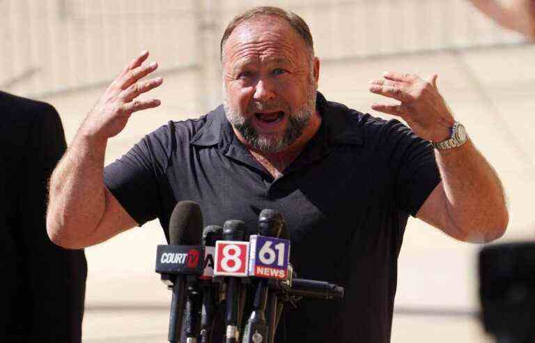 American conspirator Alex Jones declares bankruptcy