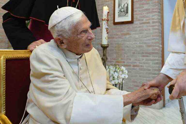 Benedict XVI is “totally lucid”, in a serious but “stable” condition