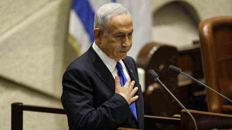 Benyamin Netanyahu officially becomes Prime Minister after a favorable vote in Parliament