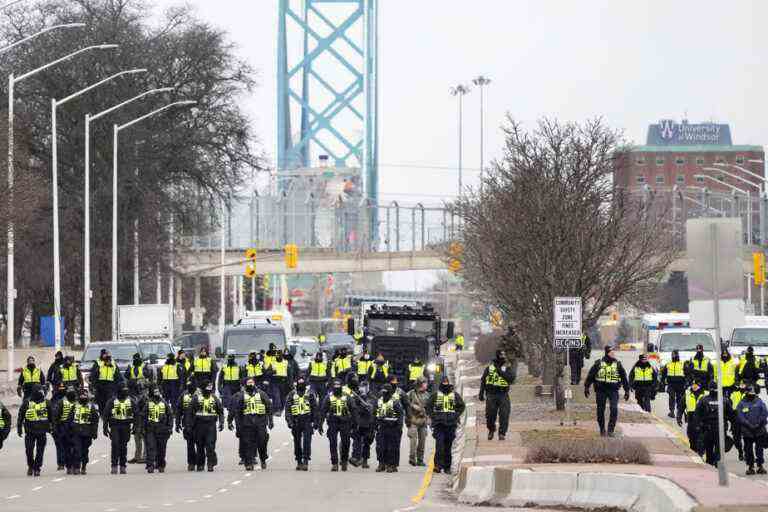 Blocking the Ambassador Bridge |  Ottawa will pay compensation to the City of Windsor