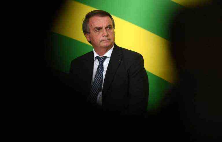 Bolsonaro leaves Brazil before the end of his mandate