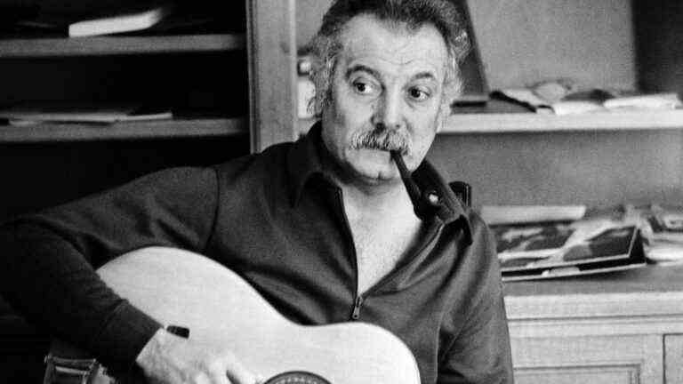 Brassens at the time of the “singing cap”