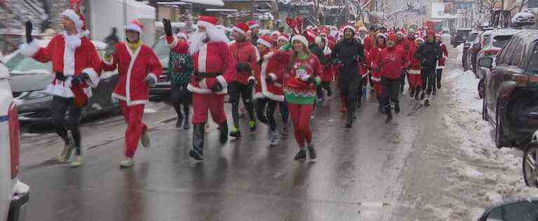 [EN IMAGES] A hundred Santa Clauses run for the good cause in Quebec