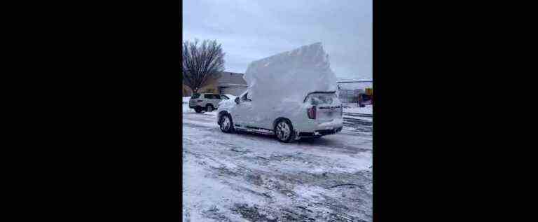 [EN IMAGES] Shoveling never seen in Buffalo: their vehicles buried under meters of snow