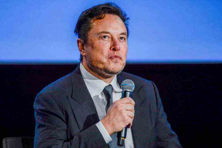 Elon Musk booed by crowd on stage at Dave Chappelle show