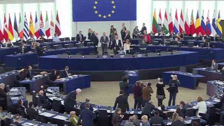 Europe: Parliament shaken by a corruption scandal