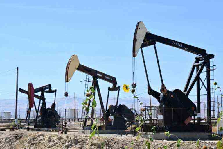 Fed fear weakens oil, despite embargo and cap