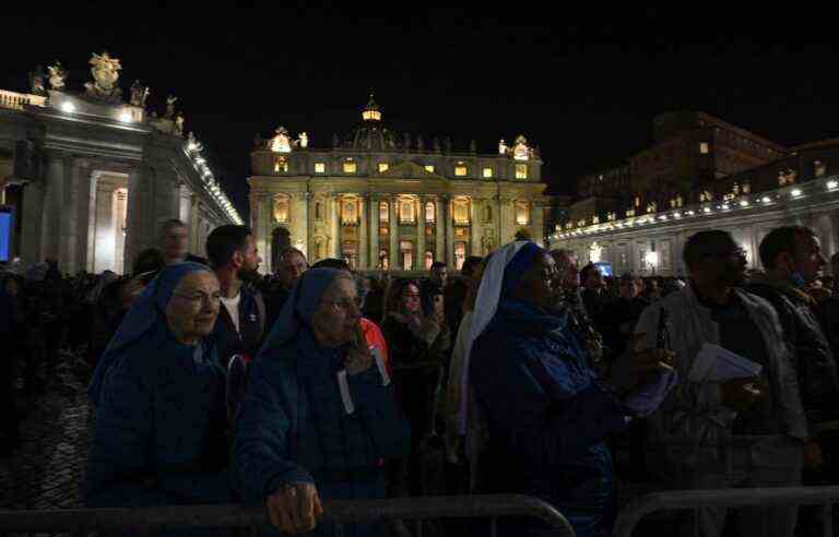 First funeral of an ex-pope in the Vatican