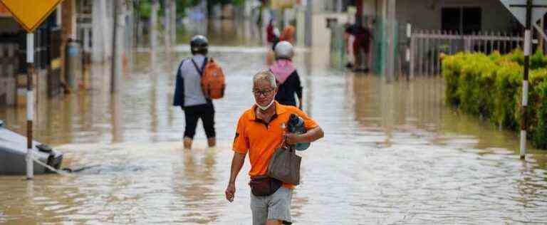 Floods in Malaysia: at least 5 dead and more than 70,000 evacuated