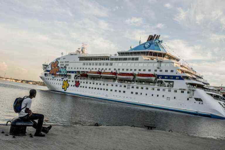 Four cruise passengers sentenced for their stopovers in Cuba