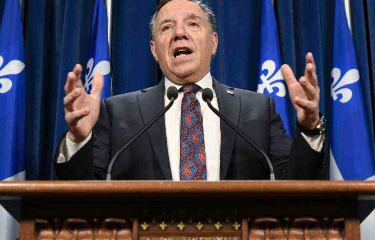 François Legault assures that he will not “let go” of people who are struggling financially