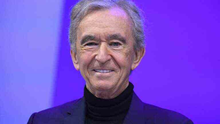 Frenchman Bernard Arnault briefly topped the “Forbes” ranking of the wealthiest people in the world, ahead of Elon Musk