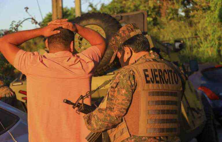 Gangs in El Salvador: 10,000 soldiers and police surround a city