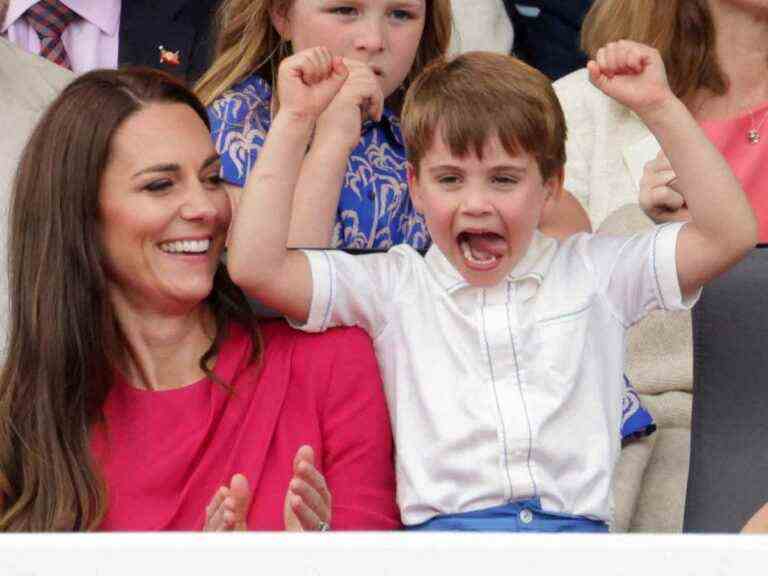 Grimaces and antics… more turbulent than ever, Prince Louis still puts on a show at Christmas mass