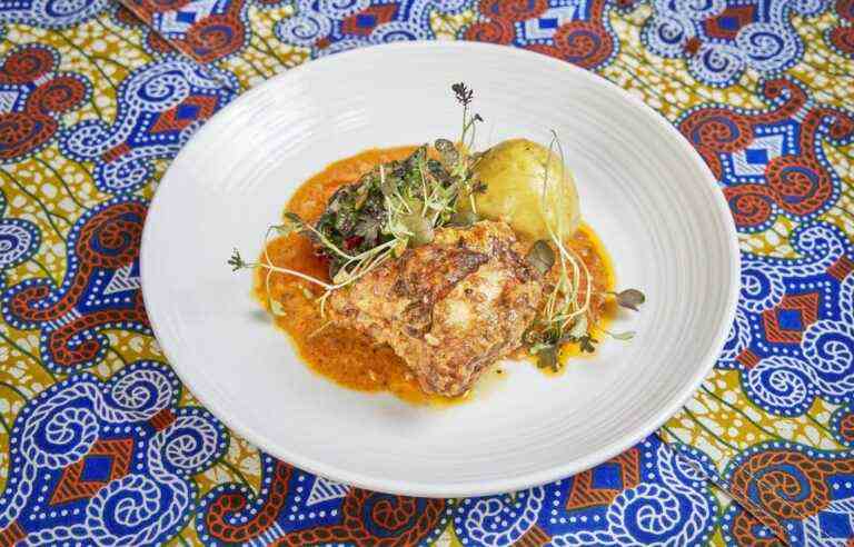 Guinea fowl recipe with Congolese peanuts (moambe)