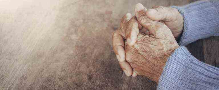 Here are 4 early signs of dementia