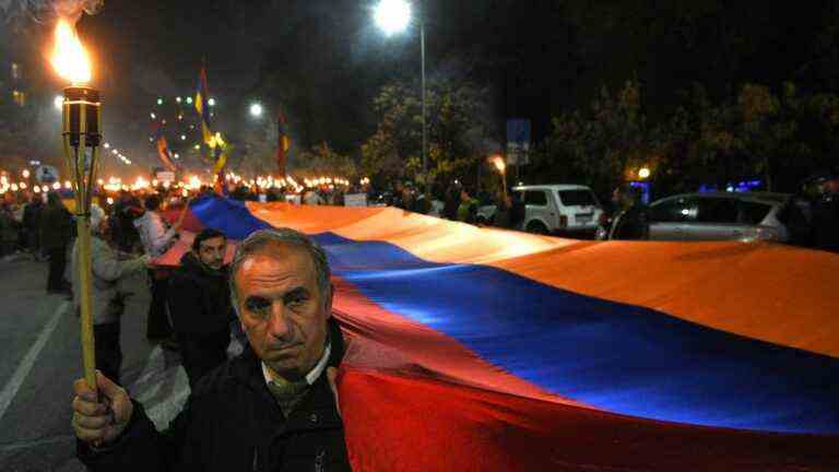 “If we let Turkey and Azerbaijan do it, there will be no more Armenians in Armenia”, denounces a communist senator