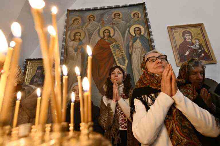 In Kyiv, Orthodox celebrate Christmas to challenge Moscow