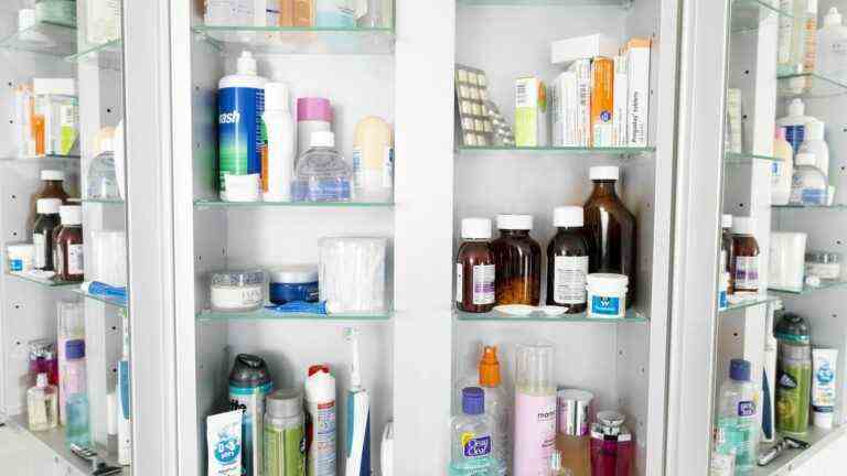 In the medicine cabinet of singers