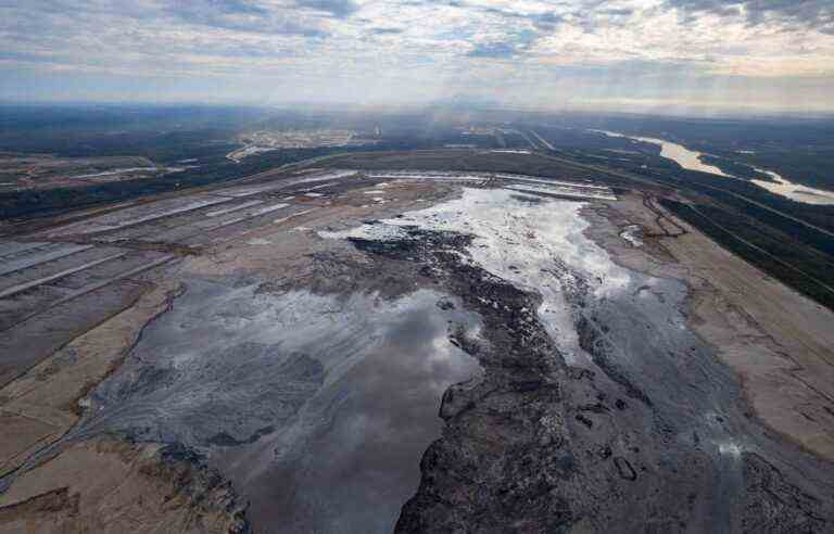 Indigenous peoples and environmentalists oppose the release of tar sands water into nature