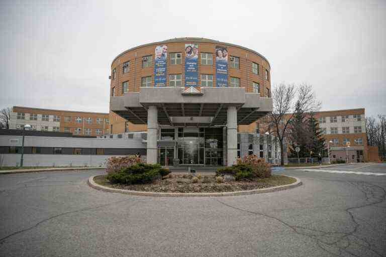 Lakeshore General Hospital |  The psychiatric unit closed due to lack of staff