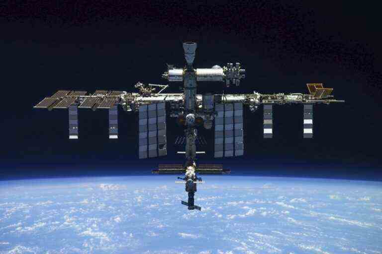 Leak on the International Space Station |  The head of the Russian space agency hails American solidarity