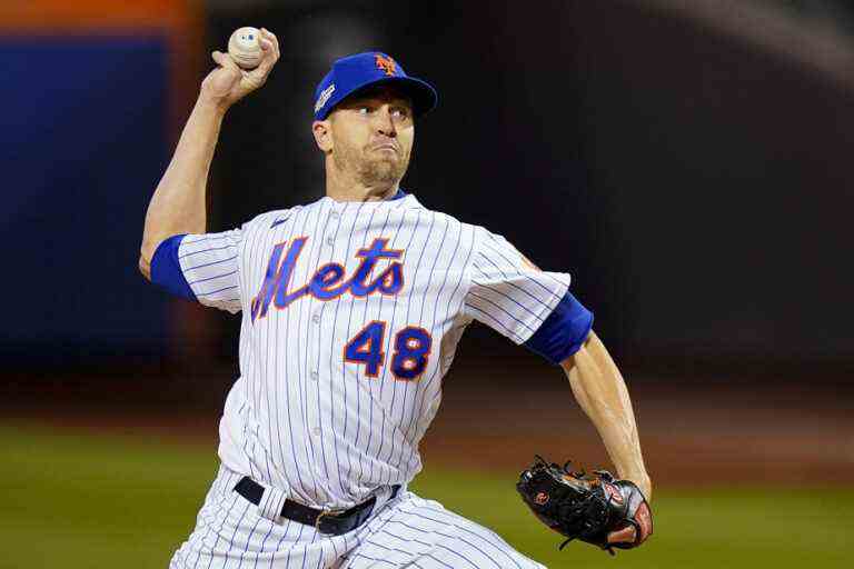 MLB |  Pitcher Jacob deGrom agrees with Texas Rangers