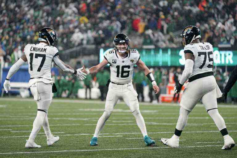 NFL |  Jaguars stay in playoff race